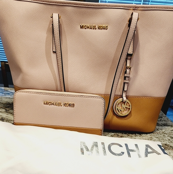 Large Michael Kors tote and matching wallet. Pink and peanut butter color. - Picture 1 of 5
